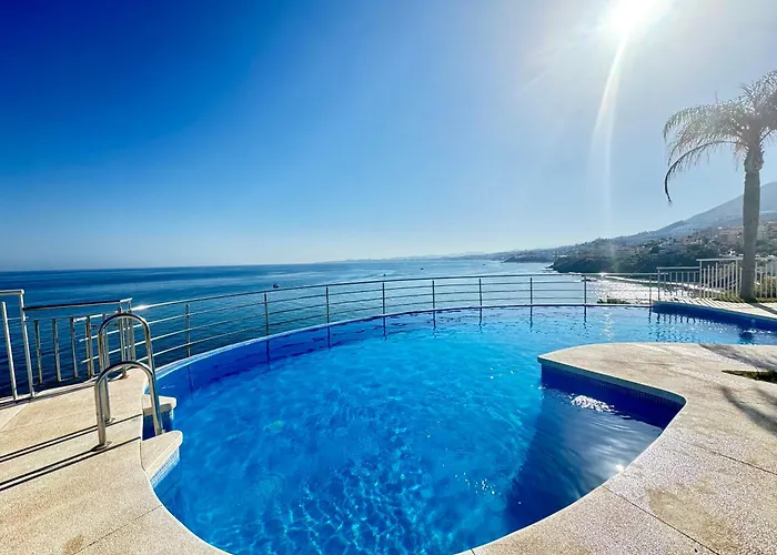 Apartamento En Primera Linea De Playa En Benalmadena