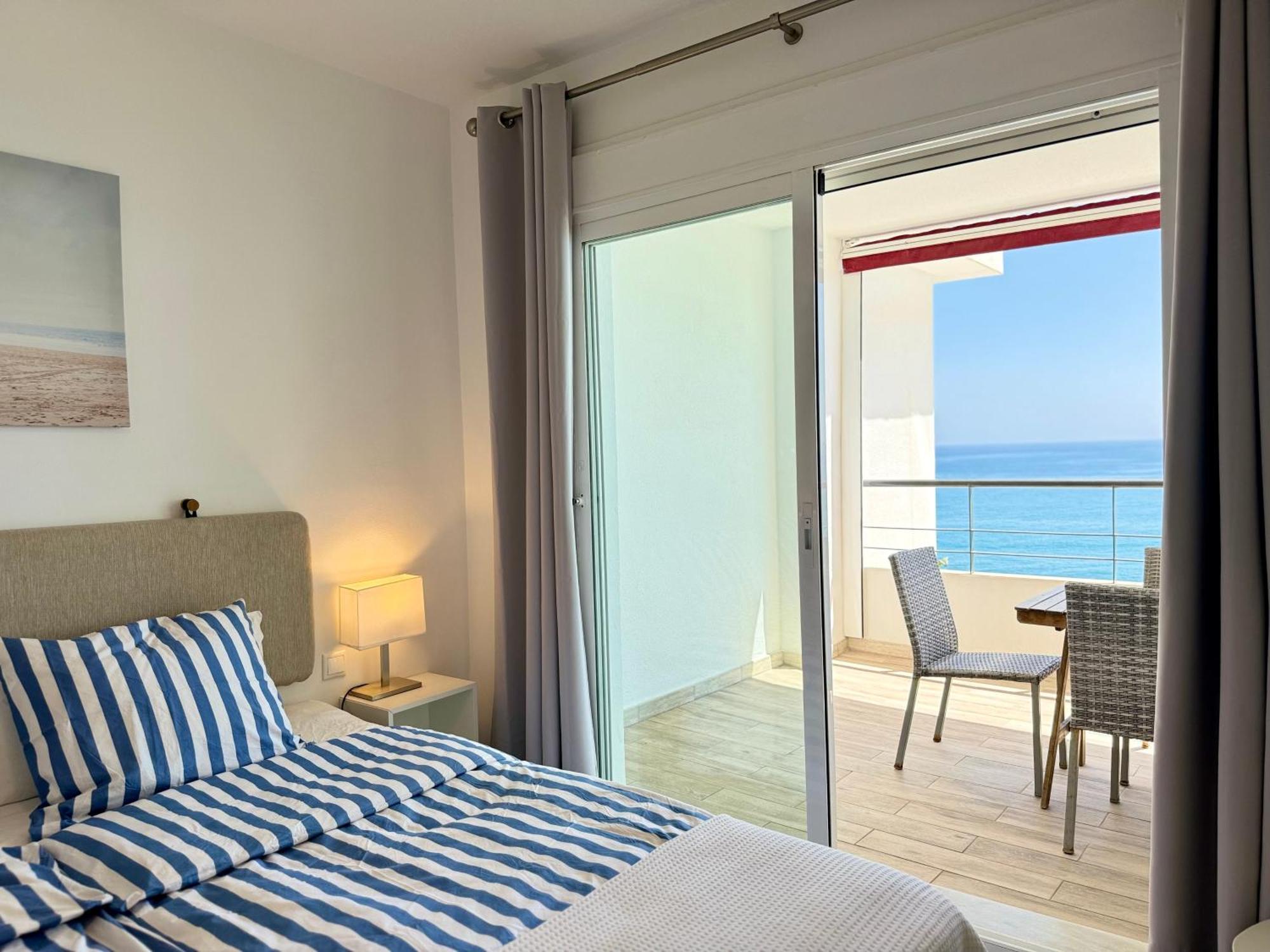 Apartment En Primera Linea De Playa En Benalmadena