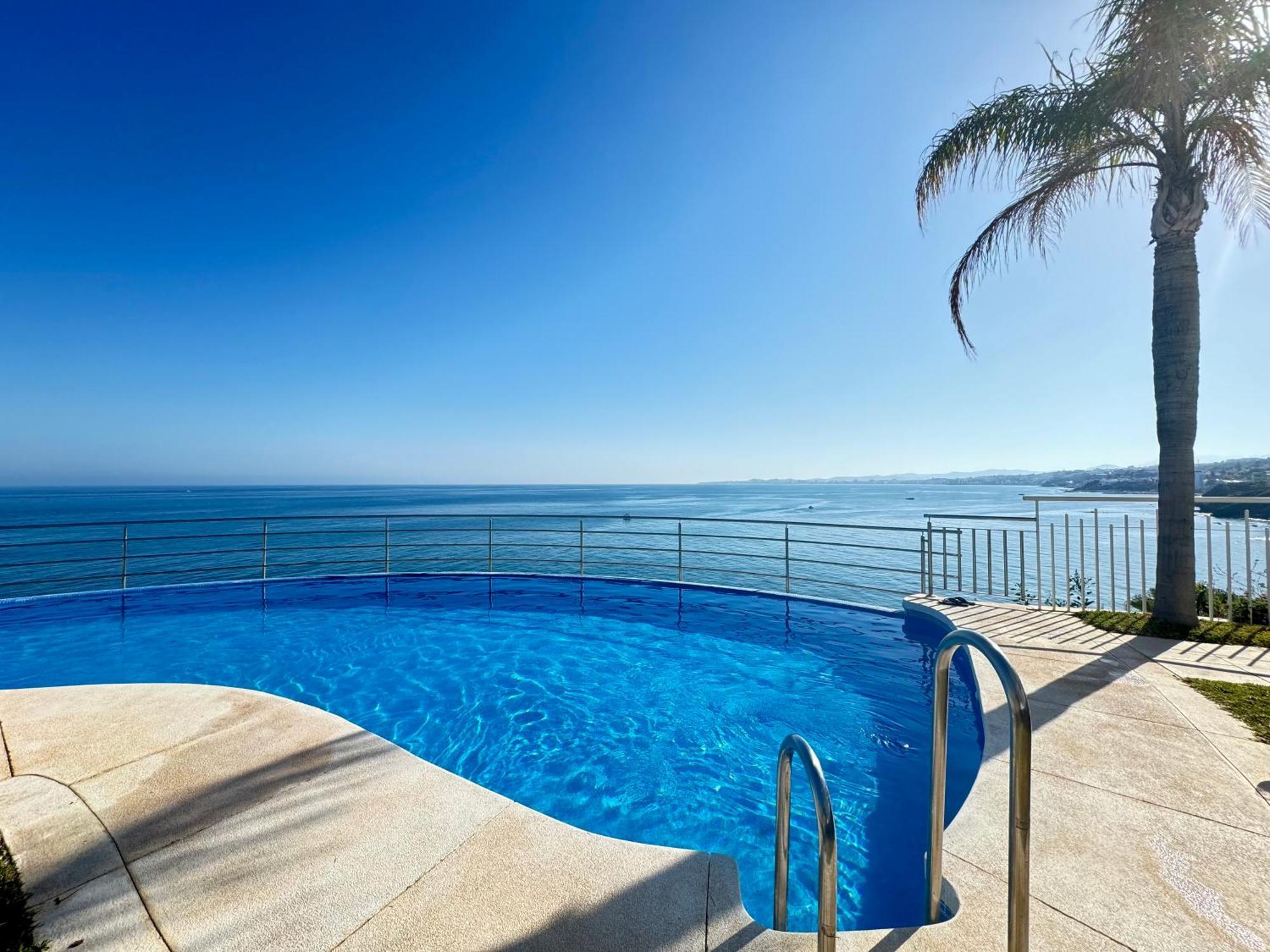 Apartment En Primera Linea De Playa En Benalmadena