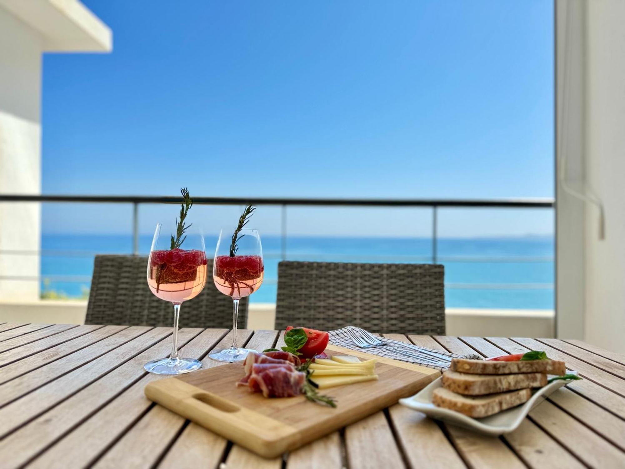 Apartment En Primera Linea De Playa En Benalmadena
