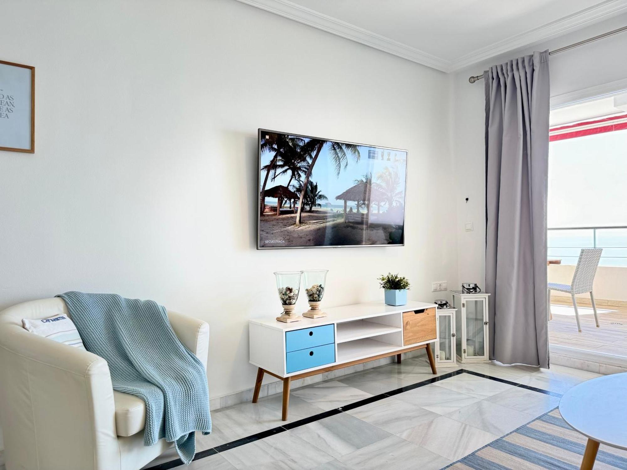 Apartment En Primera Linea De Playa En Benalmadena